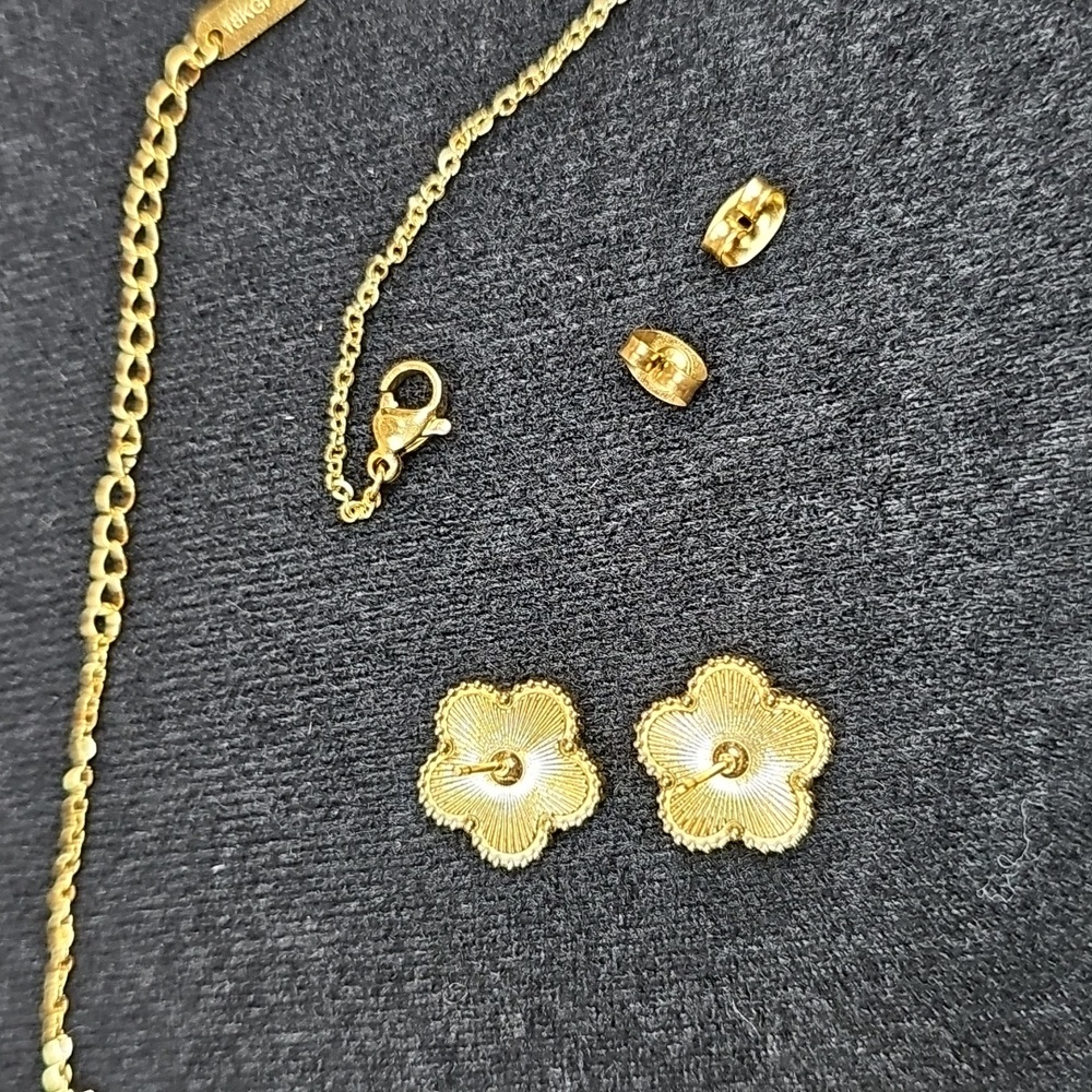 NEW 18KGP 16" CLOVER MOTIF NECKLACE WITH MATCHING CLOVER MOTIF STUD EARRINGS - Picture 6 of 12